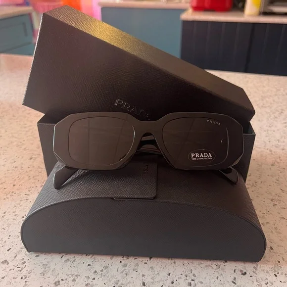 Prada black PR17 Sunglasses with Case - Picture 1 of 3